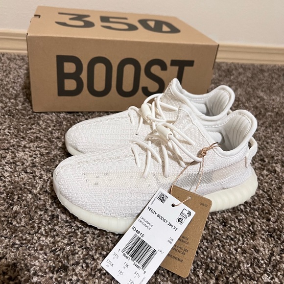 SOLD Yeezy Boost 350 V2 BNWT Bone - Picture 8 of 11